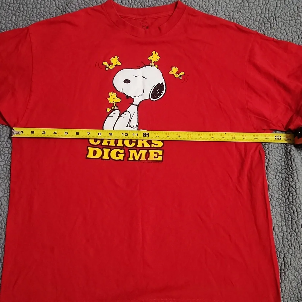 2010 Peanuts Snoopy T-shirt Chicks Dig Me Red Size XL - Picture 5 of 6